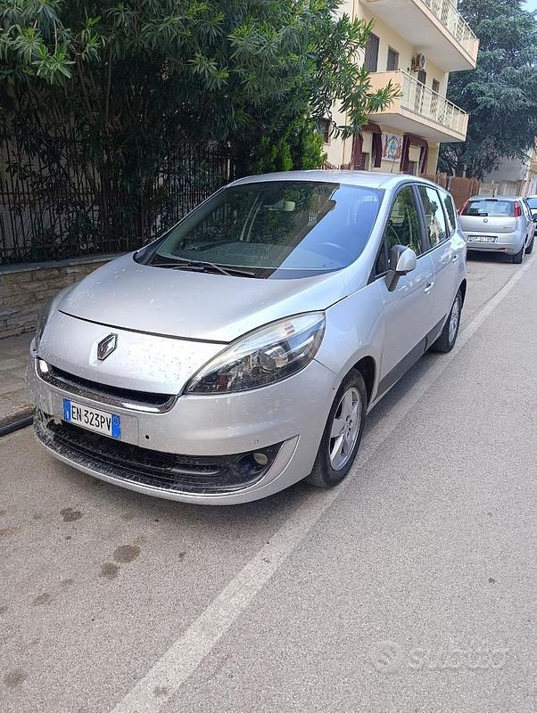 Grigio Usata 2012 Renault Scénic Monovolume | 4800 € (Cara) - Immagine 1/4