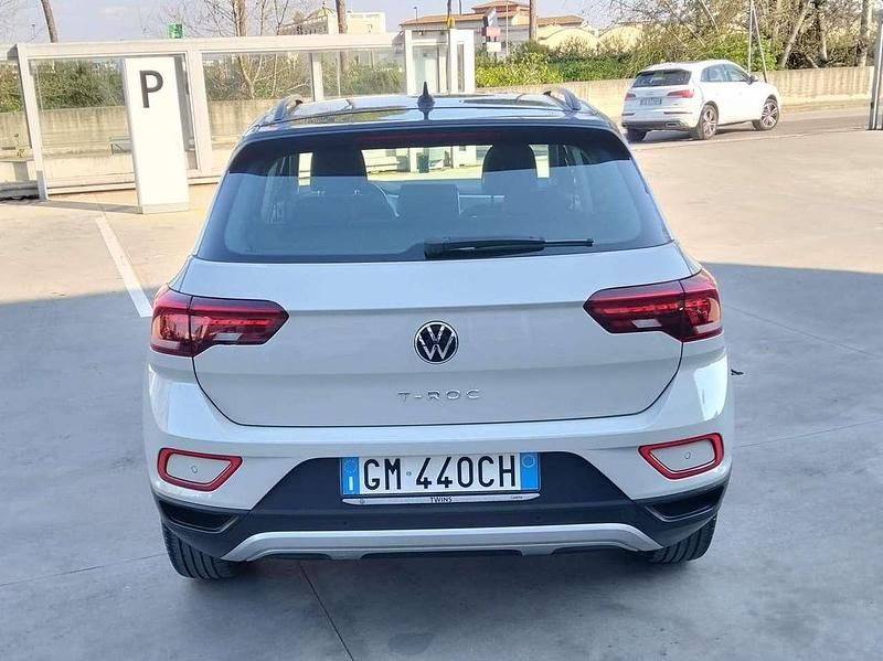 Usata VW T-Roc Life 110 CV (80 kW) 2023 Ascot grey / tetto nero SUV
