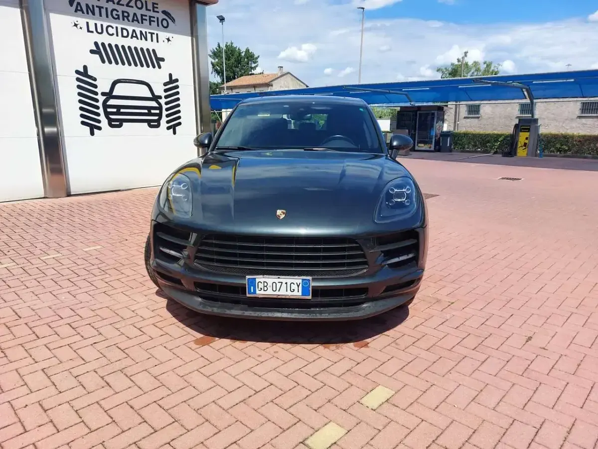 Usata Porsche Macan 245 CV (180 kW) 2020 Grigio hurricane/vernice op SUV