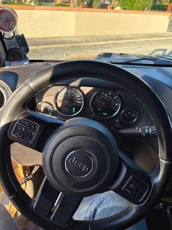 Usata Jeep Wrangler Unlimited Sahara 200 CV (147 kW) 2013 Beige SUV