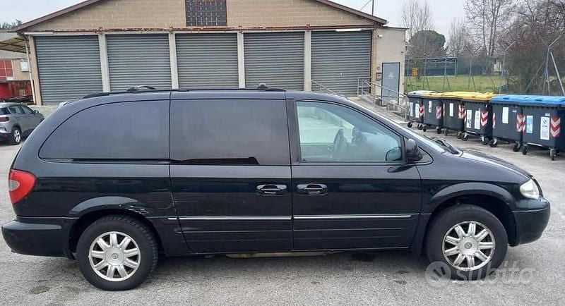 Usata Chrysler Grand Voyager Limited 150 CV (110 kW) 2007 Nero Monovolume