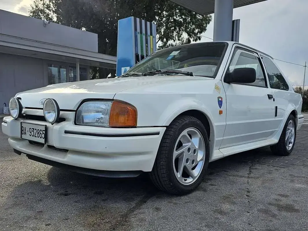 Usata Ford Escort RS 129 CV (94 kW) 1987 Bianco Berlina