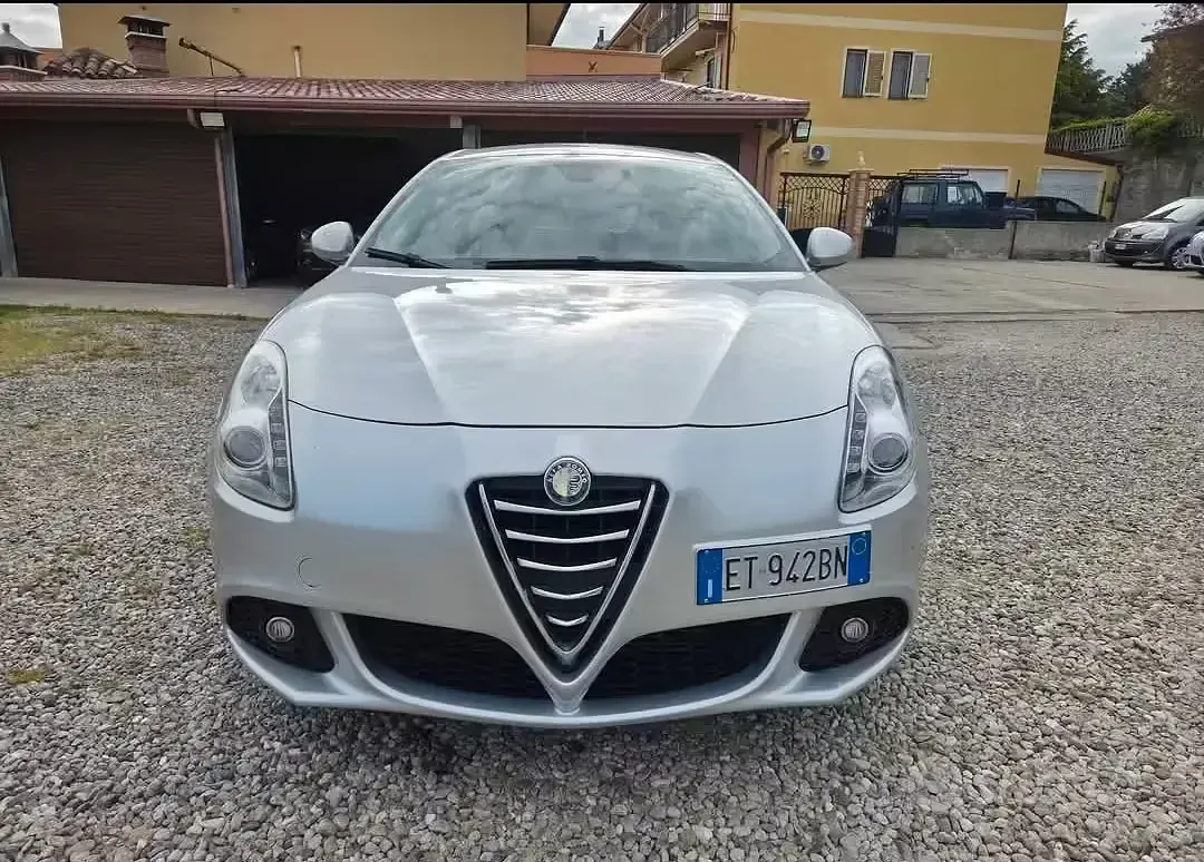 Usata Alfa Romeo Giulietta 105 CV (77 kW) 2013 Grigio Utilitaria