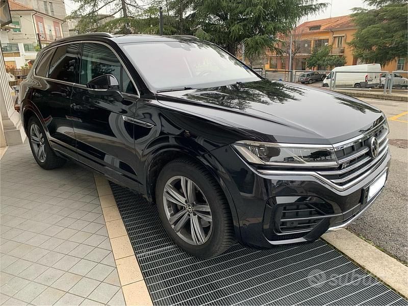 Usata VW Touareg R 231 CV (169 kW) 2021 Nero SUV