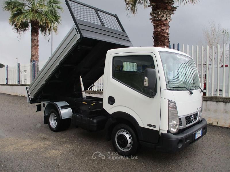 Usata Nissan Cabstar 136 CV (100 kW) 2015 Bianco Pick-up