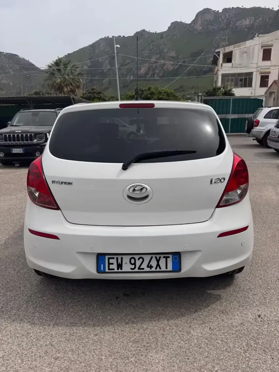Usata Hyundai i20 GO! 85 CV (62 kW) 2014 Argento Utilitaria