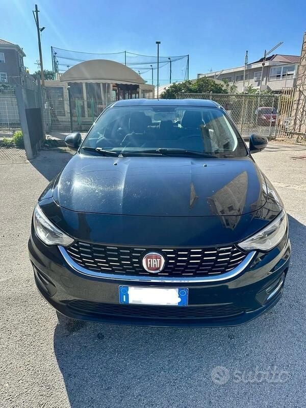 Usata Fiat Tipo Lounge 120 CV (88 kW) 2016 Nero Berlina