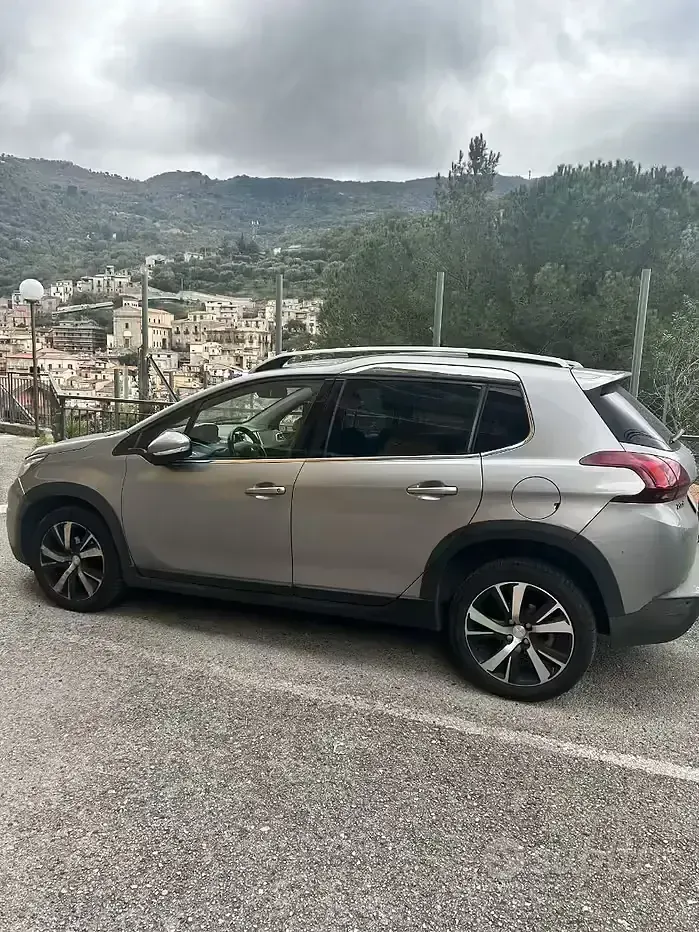 Usata Peugeot 2008 Allure 99 CV (72 kW) 2019 SUV