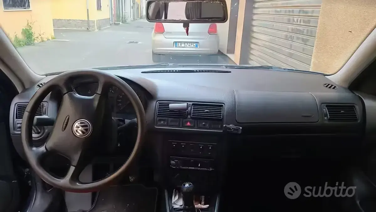 Usata VW Golf IV 90 CV (66 kW) 2003 Berlina