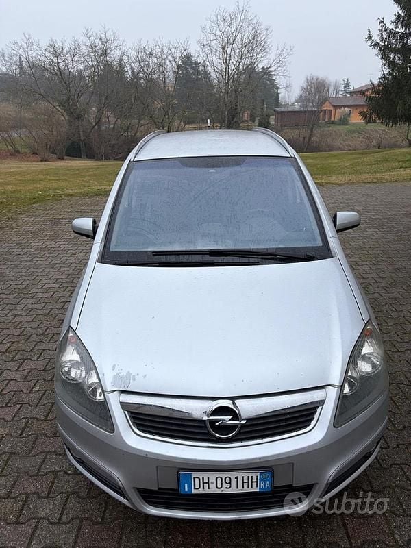 Usata Opel Zafira 93 CV (68 kW) 2007 Grigio Monovolume