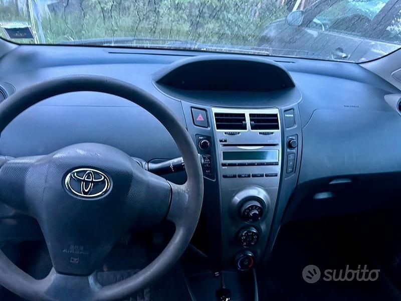 Usata Toyota Yaris 90 CV (66 kW) 2009 Grigio Coupé