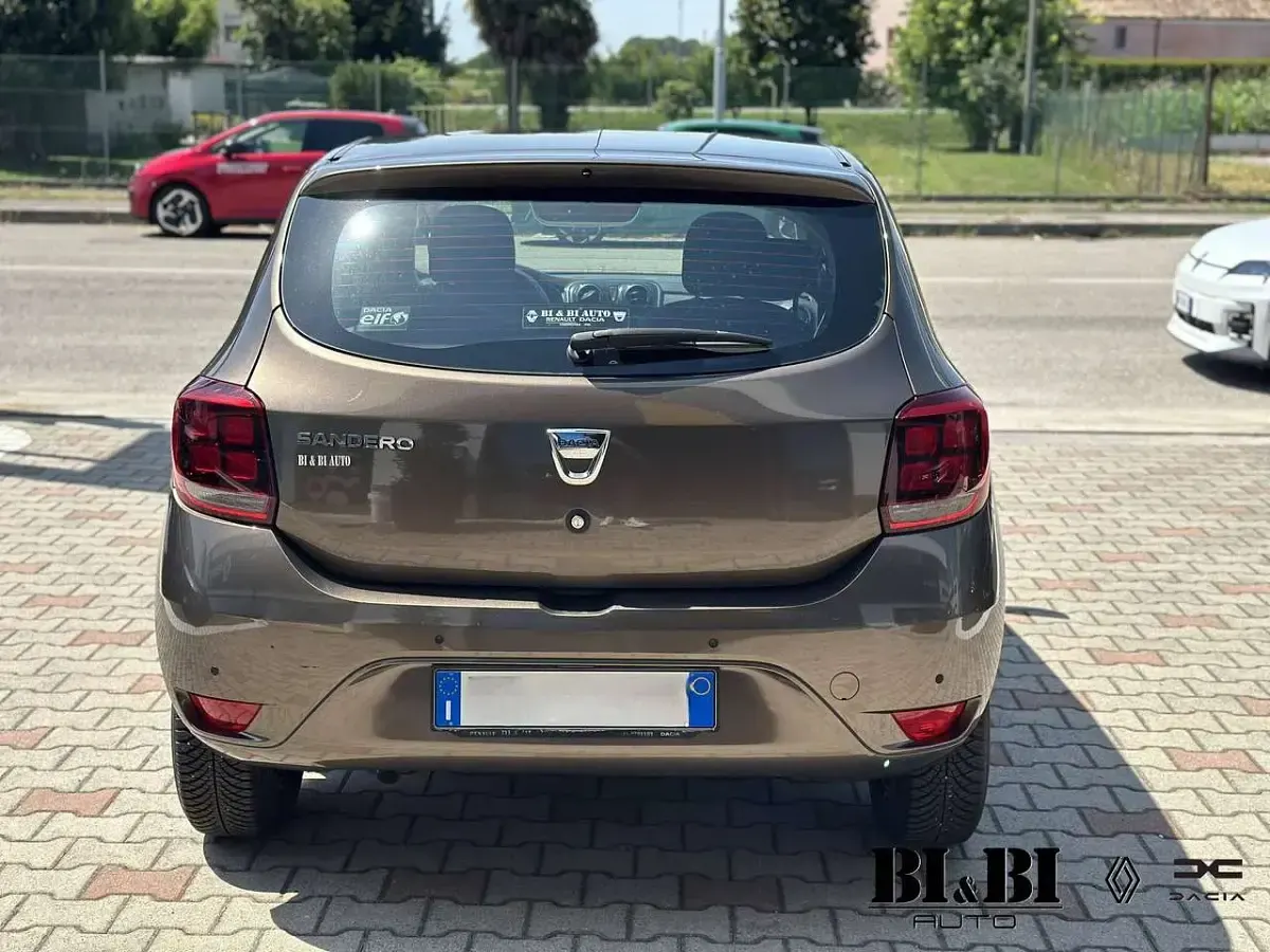 Usata Dacia Sandero Comfort 75 CV (55 kW) 2019 Marrone Berlina