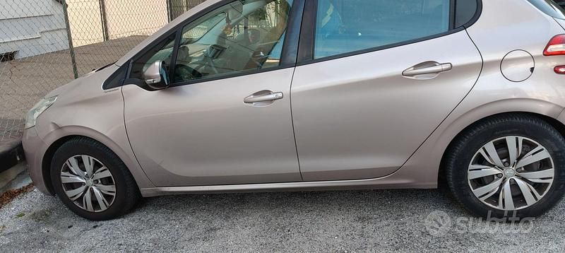 Usata Peugeot 208 68 CV (50 kW) 2012 Utilitaria