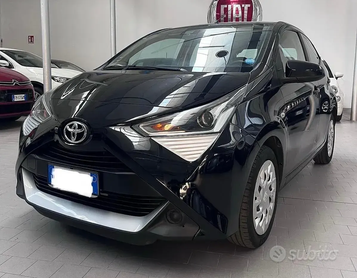 Usata Toyota Aygo Business Edition 69 CV (50 kW) 2018 Nero Utilitaria