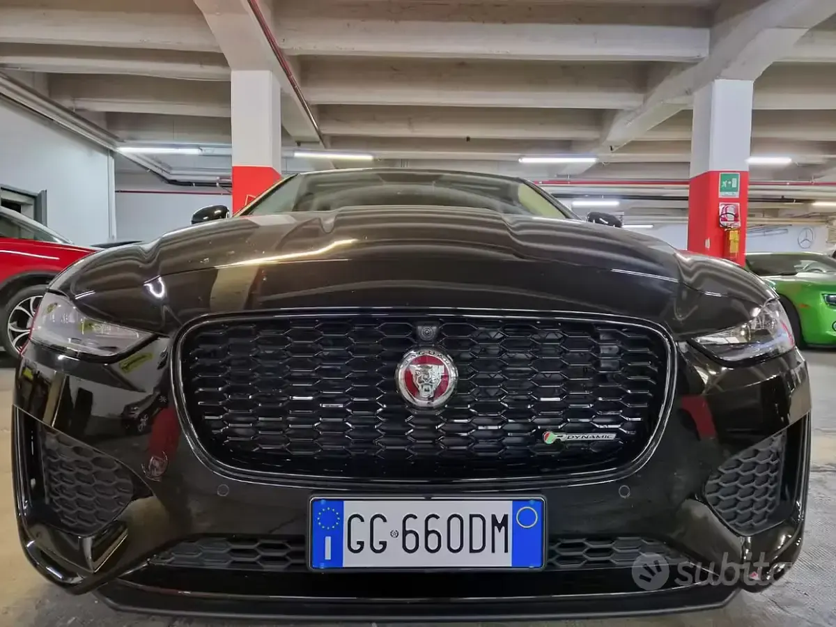 Usata Jaguar XE R-Dynamic 204 CV (150 kW) 2022 Nero Berlina
