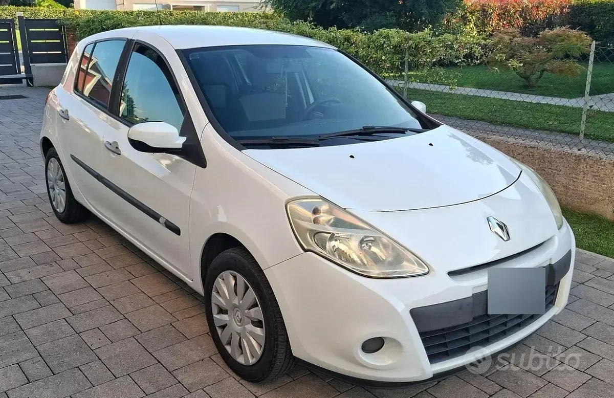 Usata Renault Clio II 75 CV (55 kW) 2009 Berlina