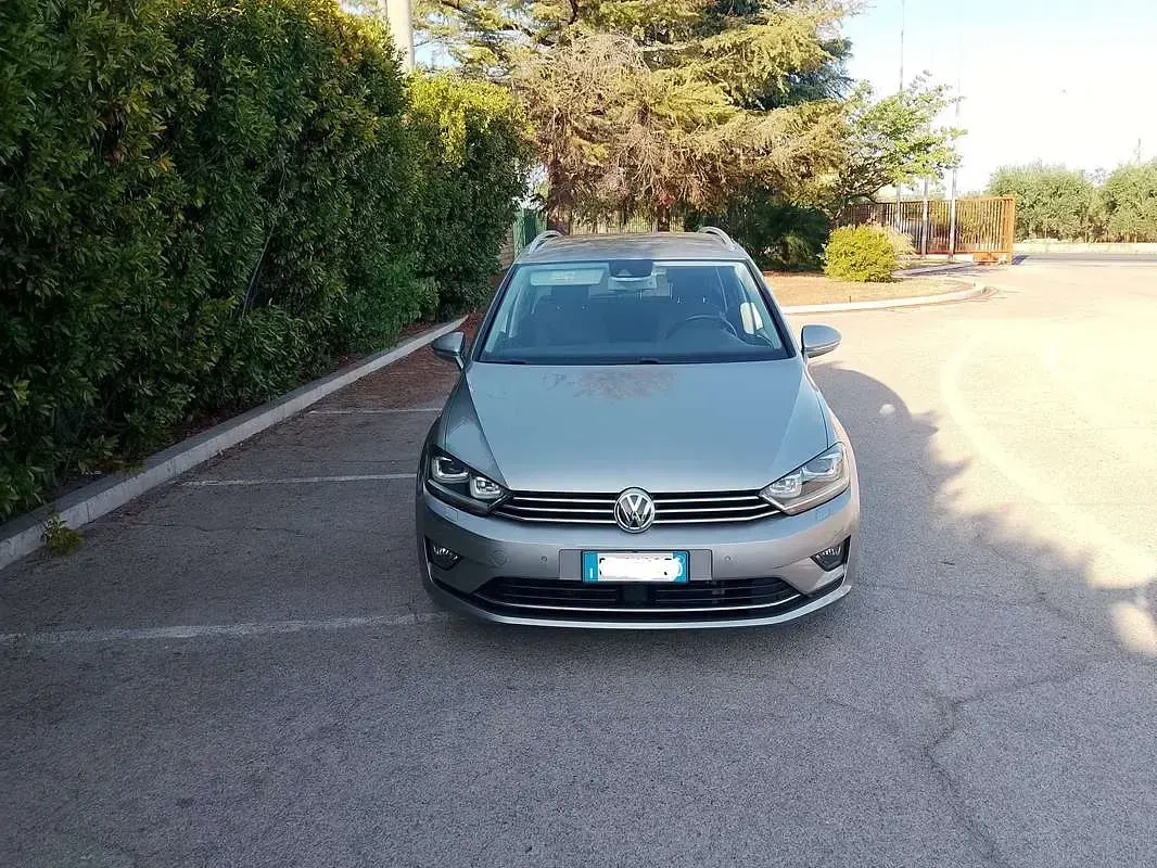 Usata VW Golf Sportsvan Executive 110 CV (80 kW) 2015 Argento Monovolume