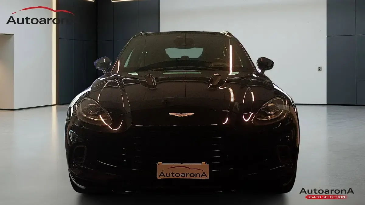 Usata Aston Martin DBX 551 CV (405 kW) 2021 A2 nero brillante SUV