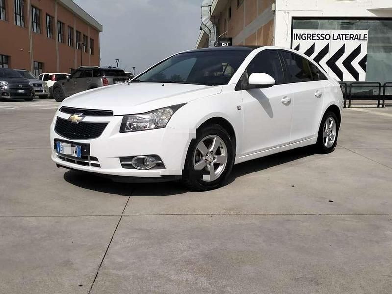 Bianco Usata 2010 Chevrolet Cruze LS Tre volumi | 3000 € (Buon prezzo) - Immagine 1/4