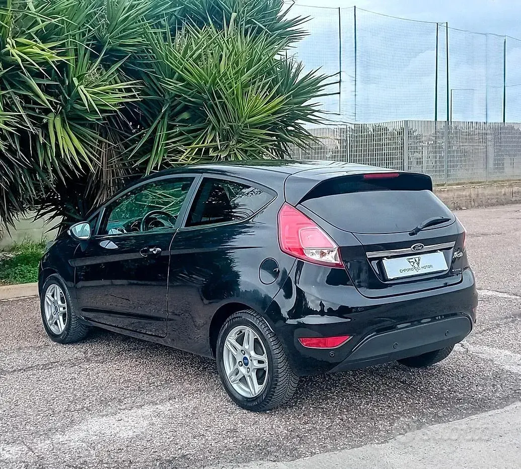 Usata Ford Fiesta Titanium 75 CV (55 kW) 2015 Nero Utilitaria