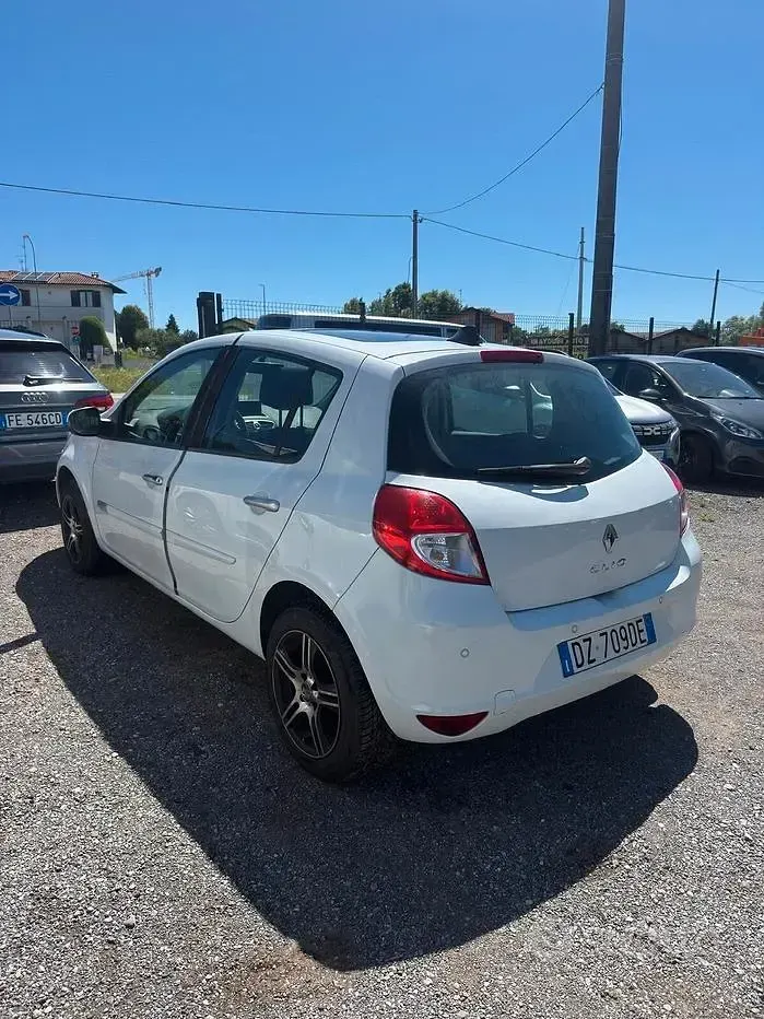 Usata Renault Clio II Luxe 85 CV (62 kW) 2009 Bianco Berlina
