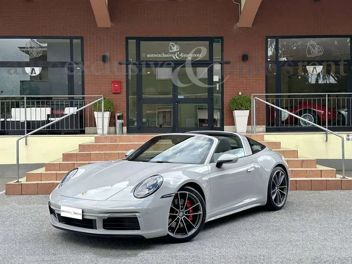 Usata Porsche 992 450 CV (330 kW) 2023 Gesso Cabrio