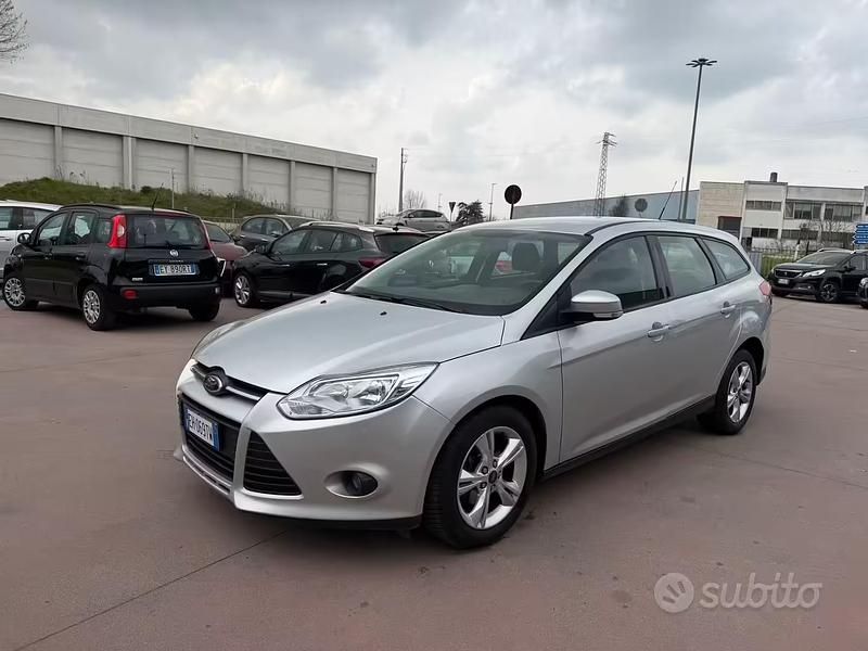 Usata Ford Focus 110 CV (80 kW) 2011 Grigio Station wagon
