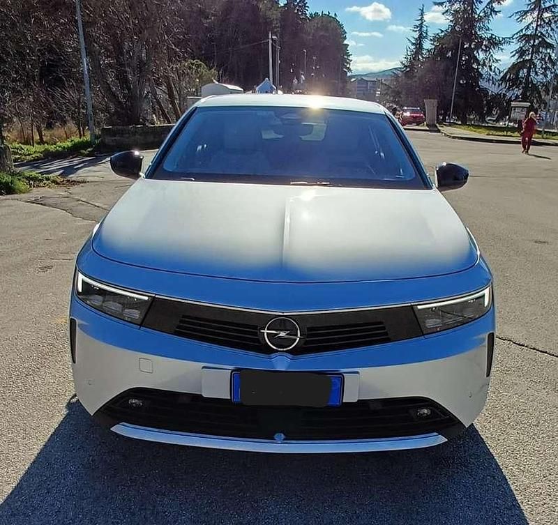 Usata Opel Astra Elegance 131 CV (96 kW) 2024 Argento Berlina