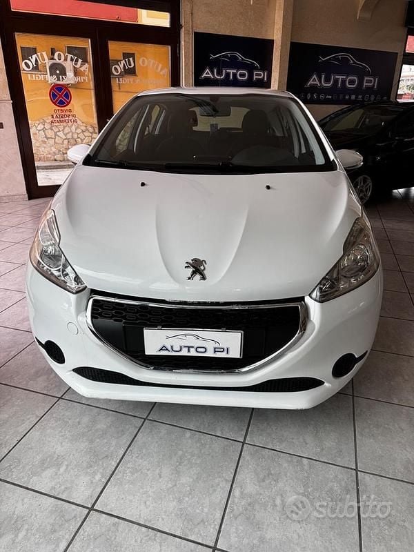 Usata Peugeot 208 Active 68 CV (50 kW) 2012 Bianco Utilitaria