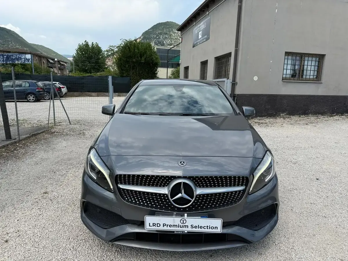 Usata Mercedes A200 Premium 136 CV (100 kW) 2017 Grigio Utilitaria