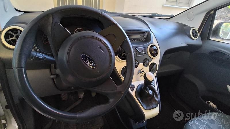 Usata Ford Ka 75 CV (55 kW) 2010 Bianco Utilitaria
