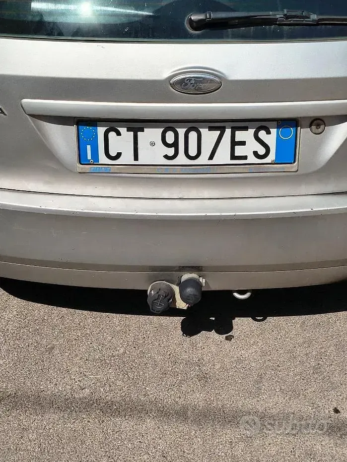 Usata Ford Fiesta 90 CV (66 kW) 2005 Grigio Utilitaria