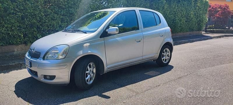 Usata Toyota Yaris 86 CV (63 kW) 2005 Grigio Station wagon