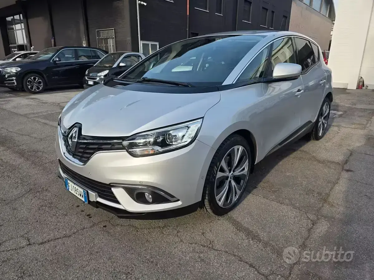 Usata Renault Scénic Intens 110 CV (80 kW) 2017 Grigio Monovolume