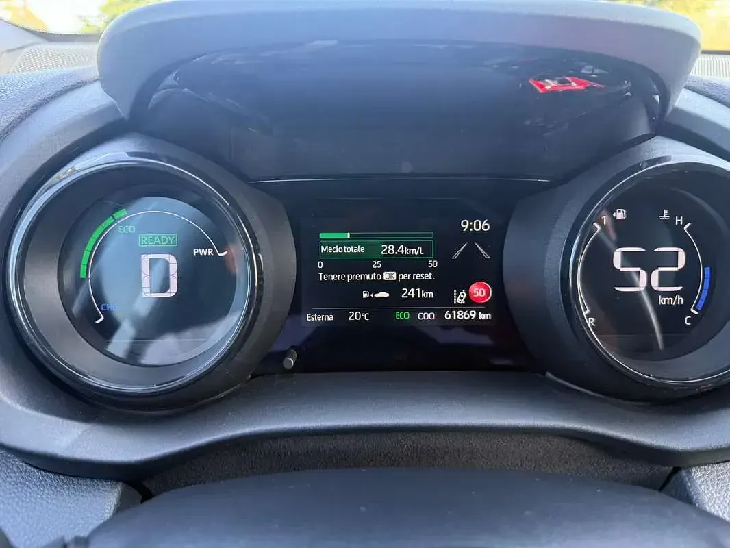 Usata Toyota Yaris Hybrid Style 92 CV (67 kW) 2022 Bianco Berlina