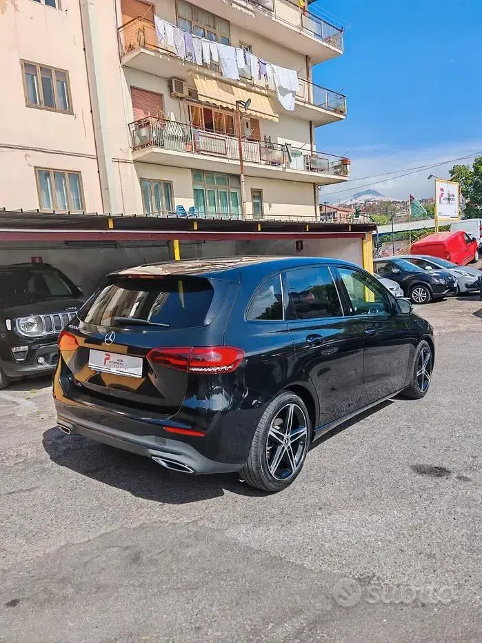 Usata Mercedes B200 150 CV (110 kW) 2021 Nero Utilitaria