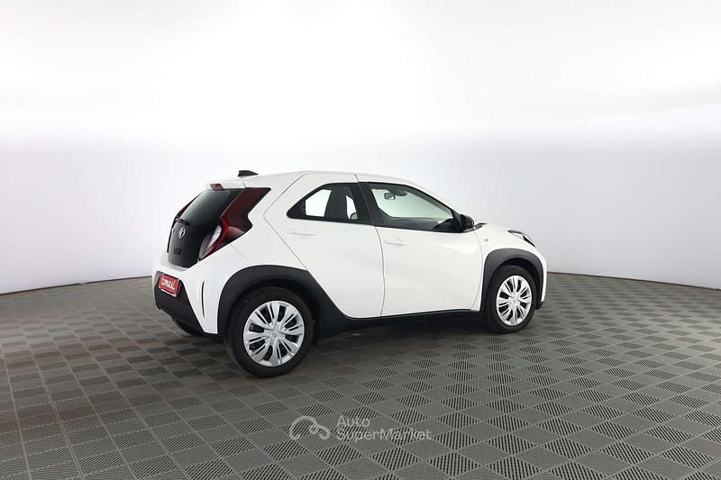 Usata Toyota Aygo X Active 72 CV (52 kW) 2025 Bianco SUV