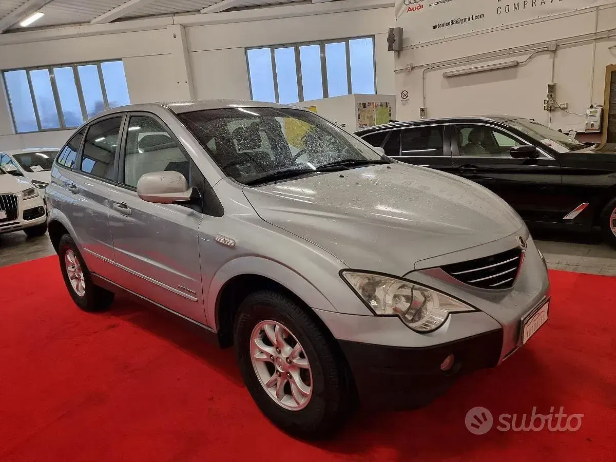 Usata SsangYong Actyon 141 CV (103 kW) 2007 Argento SUV