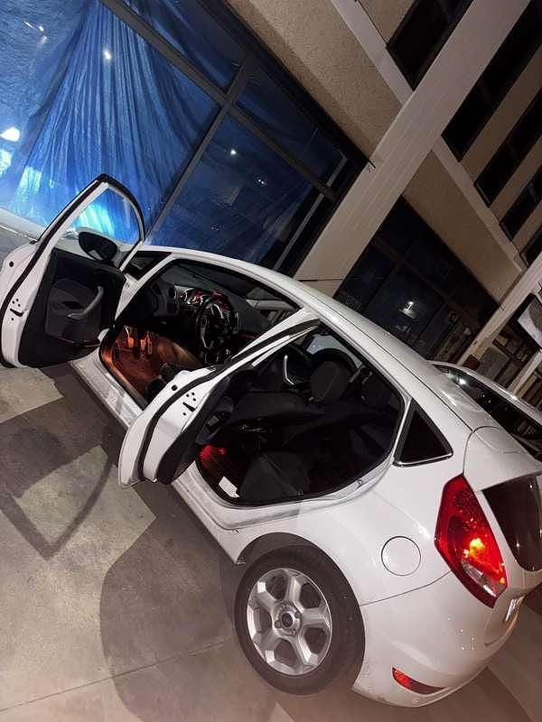 Usata Ford Fiesta Titanium 82 CV (60 kW) 2011 Utilitaria