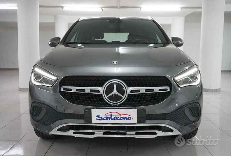 Usata Mercedes GLA180 115 CV (84 kW) 2020 Grigio SUV