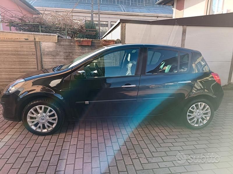 Usata Renault Clio II 58 CV (42 kW) 2007 Nero Utilitaria