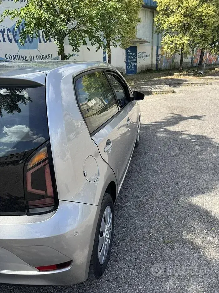 Usata VW up! Move 68 CV (50 kW) 2019 Grigio Utilitaria