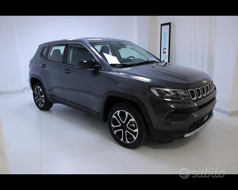 Usata Jeep Compass Altitude 131 CV (96 kW) 2024 Grigio SUV