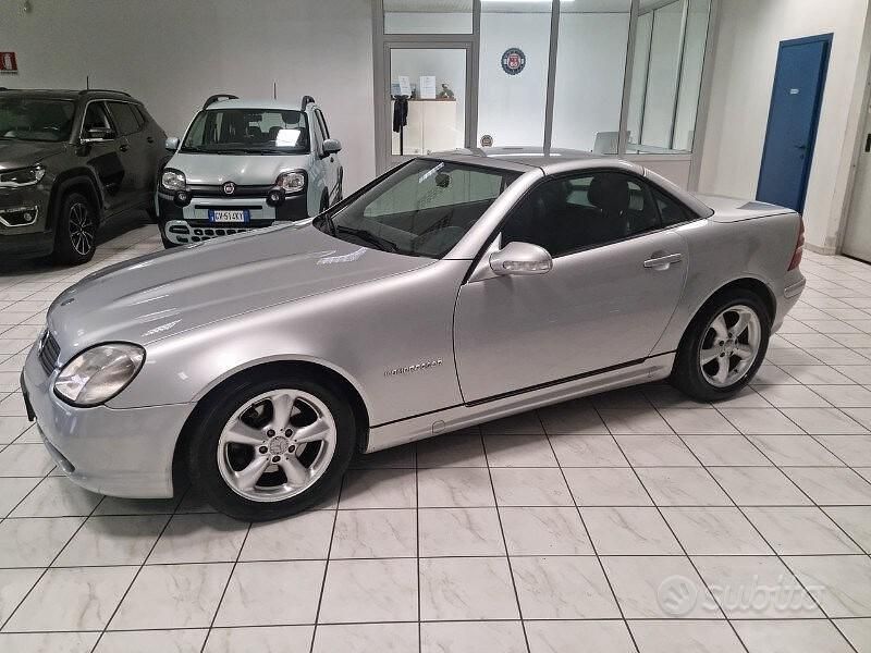 Usata Mercedes SLK230 197 CV (144 kW) 2000 Argento Cabrio