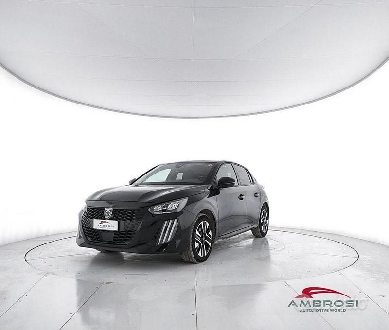 Usata Peugeot 208 Allure 101 CV (74 kW) 2025 Nero Utilitaria