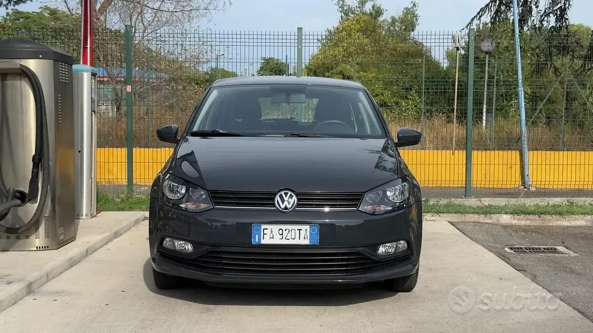 Usata VW Polo Trendline 60 CV (44 kW) 2015 Grigio Utilitaria