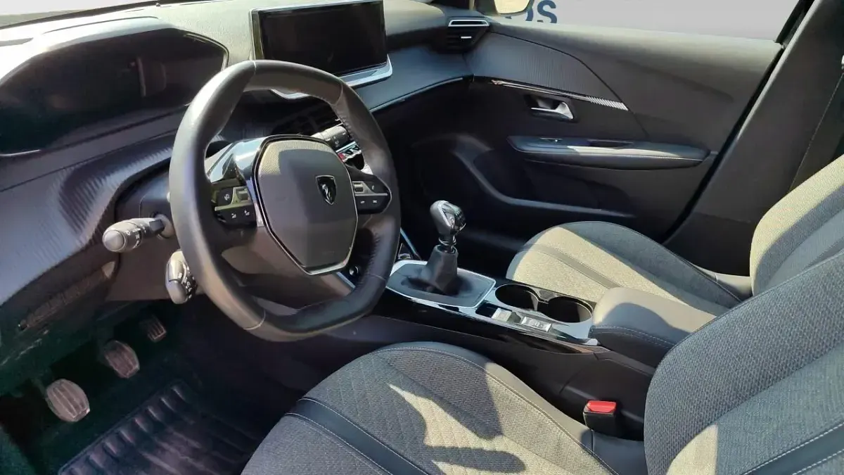 Usata Peugeot 208 Allure 101 CV (74 kW) 2024 Nero Utilitaria