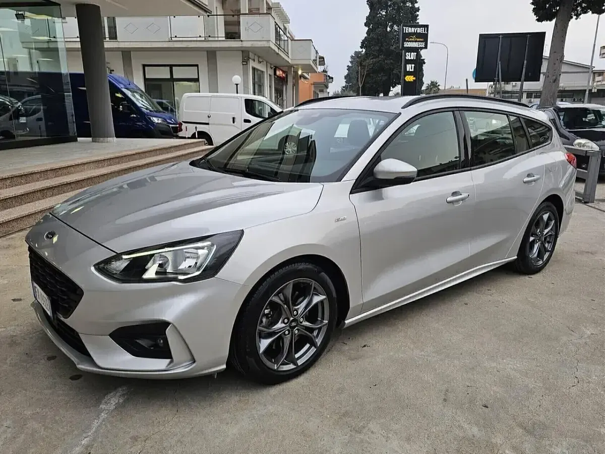 Usata Ford Focus ST-Line 149 CV (109 kW) 2019 Argento Station wagon