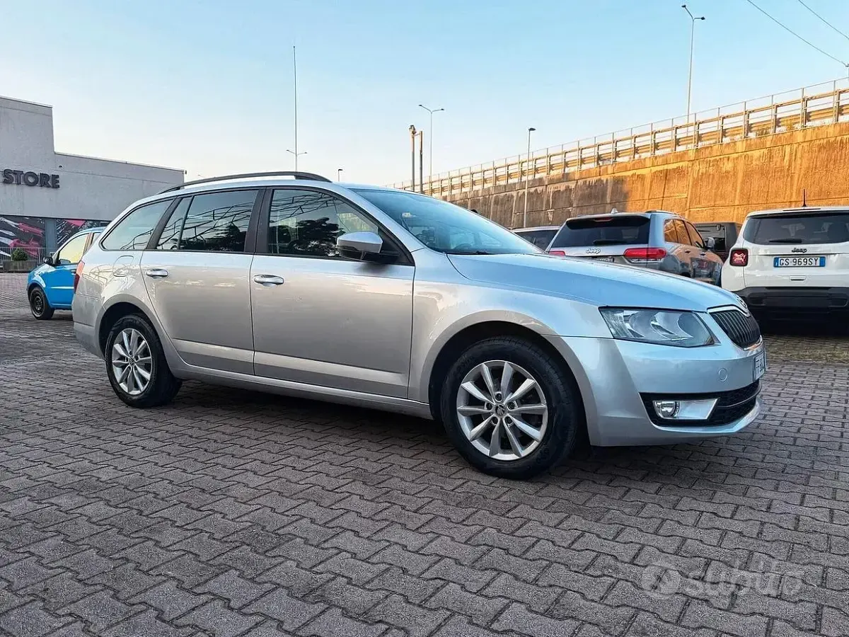Usata Skoda Octavia Executive 110 CV (80 kW) 2016 Grigio Station wagon
