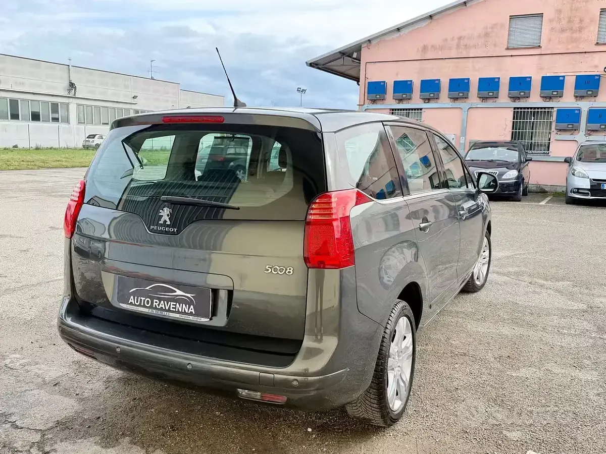 Usata Peugeot 5008 115 CV (84 kW) 2015 Grigio Monovolume